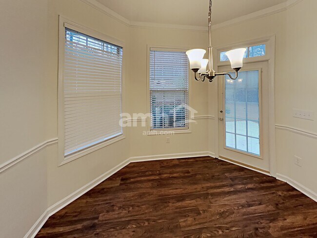 Photo - 433 Long Branch Way