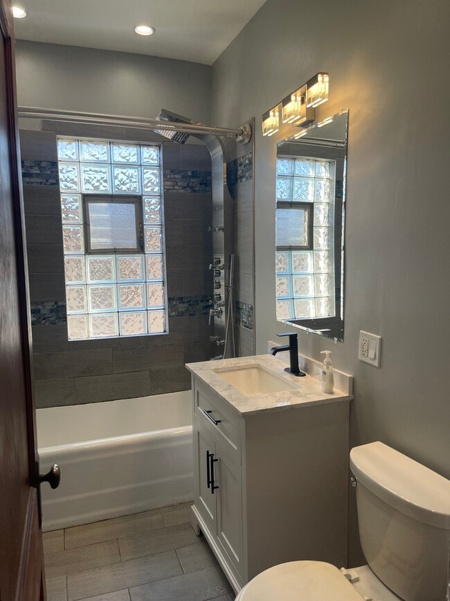 Photo - 10226 S Charles St Unit 2