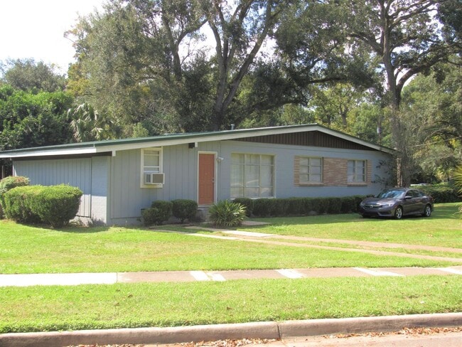 Building Photo - 5 Bedroom House, Just Minutes from FSU!