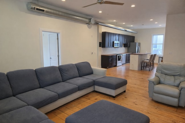 Building Photo - 1929 S 17th St Unit 1929 S. 17th Street 2nd Floor