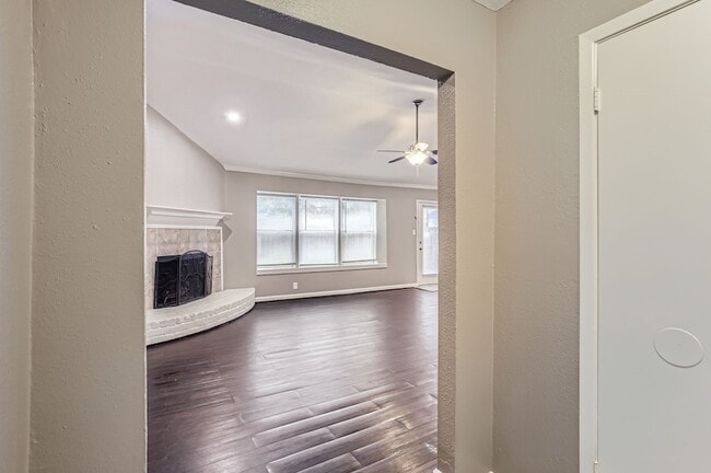 Photo - 5607 Circlegate Dr