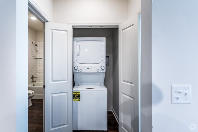 1BR, 1BA - 579SF - Laundry