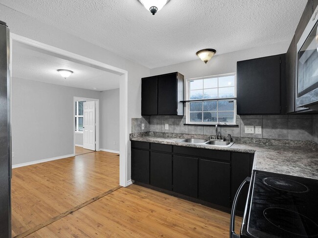 Photo - 1802 N Wilhite St