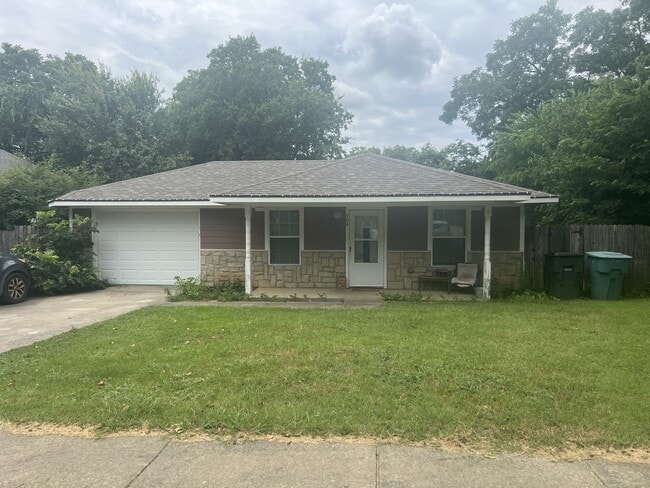 Building Photo - 604 S Maxey St Rental