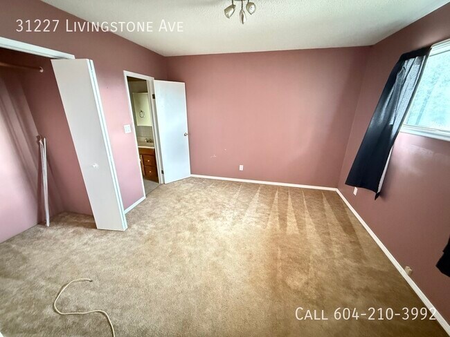 Photo - Home with Two Shops in the City!