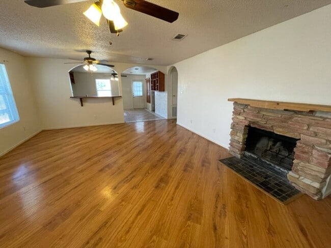 Photo - 5413 Emmeryville Ln