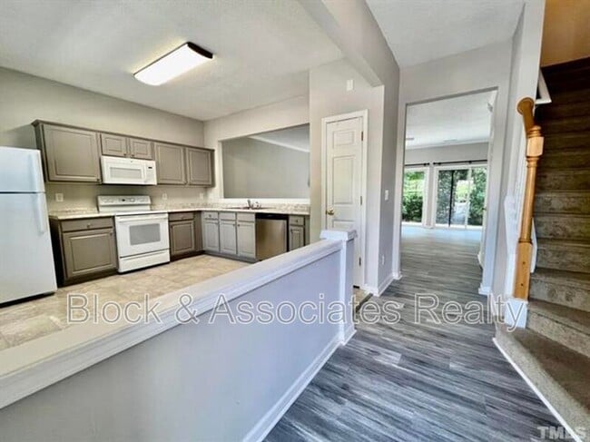 Photo - 412 Canyon Lake Cir