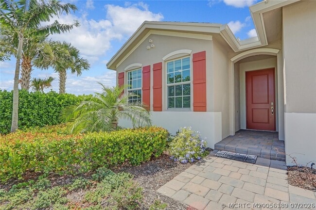 1630 NE Skyhigh Ter