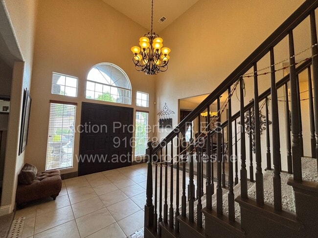 Photo - Gorgeous Villa - 3 Bed, 2.5 Bath - Beautiful Views - Highly Desirable Neighborhood!