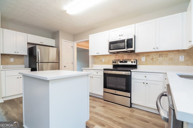 Photo - 1731 River Mill Trail NE