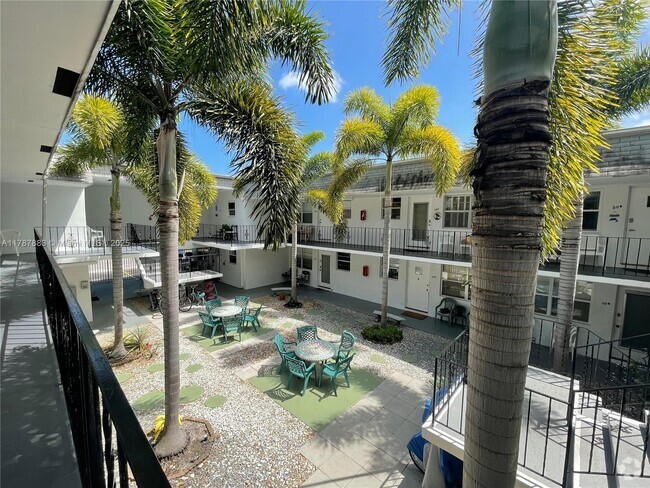 Building Photo - 1300 N 17th Ave Unit 207 Rental