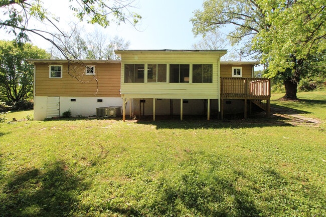 Photo - 1940 Harris Rd