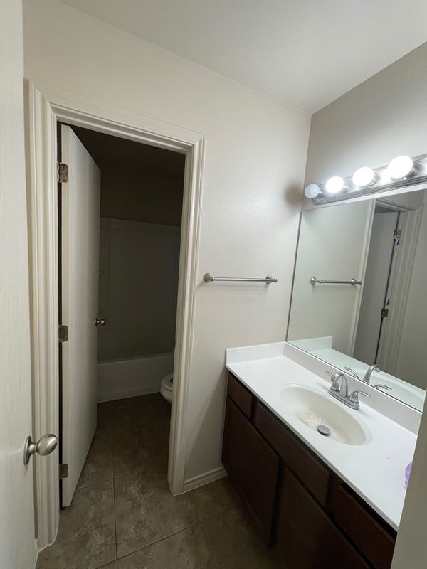 4184 Sabine Ave