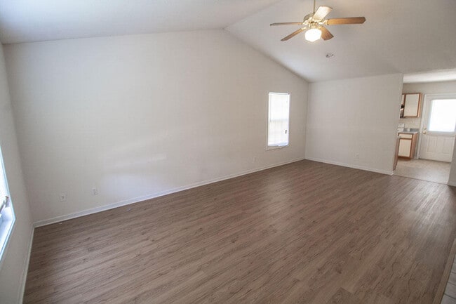 Photo - 5202 Tessa Way