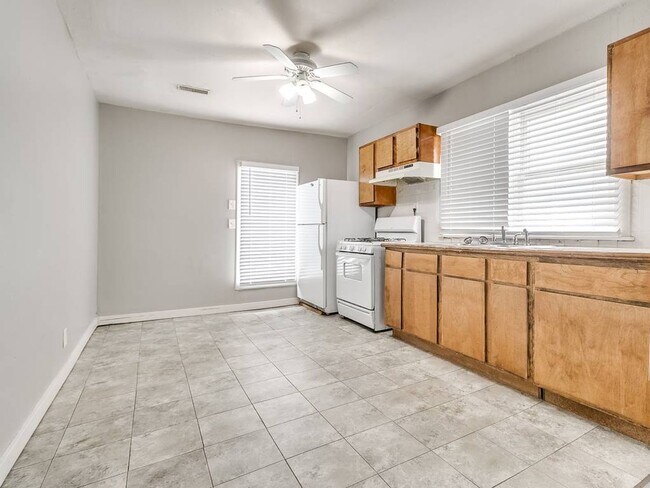 Photo - Cute Duplex - Upper Unit!