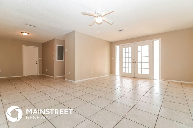 Photo - 9185 Chase St