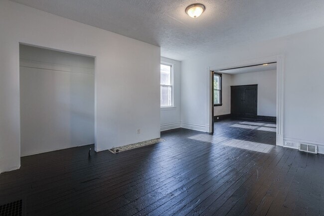 Photo - 2216 Arlington Ave Unit Apt 1 (Bottom Side Door)