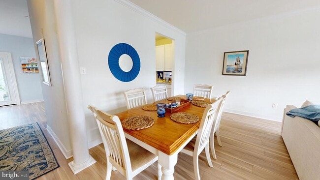 Photo - 17216 Chatham St