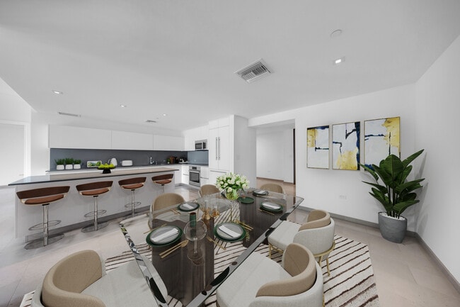 Building Photo - 88 SW 7th St Unit 1004