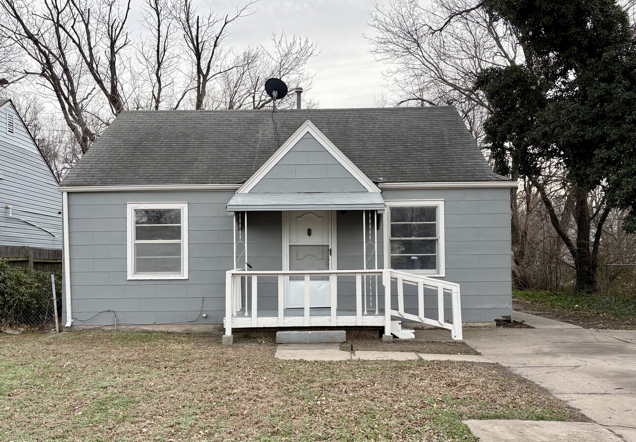 Photo - 1719 E 24th St N