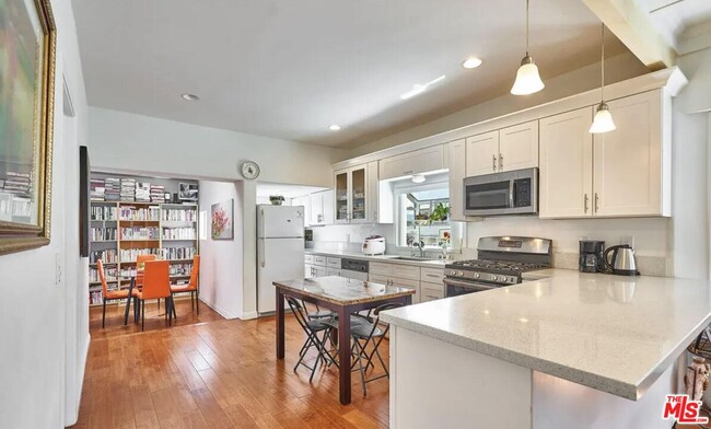 Photo - 116 S Alexandria Ave Casa