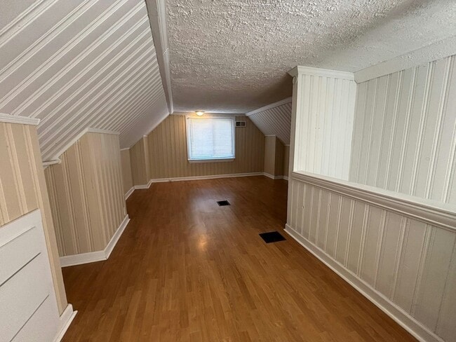 Photo - 747 Gardendale St