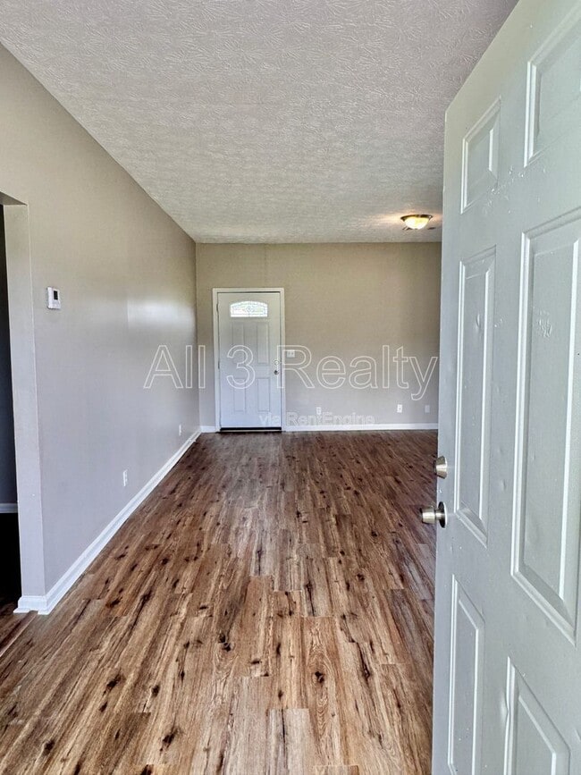 Photo - 1520 Hogan Rd