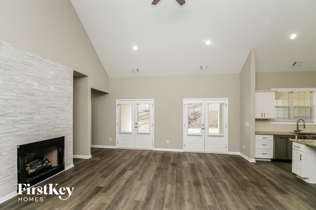 Photo - 544 Somersby Dr