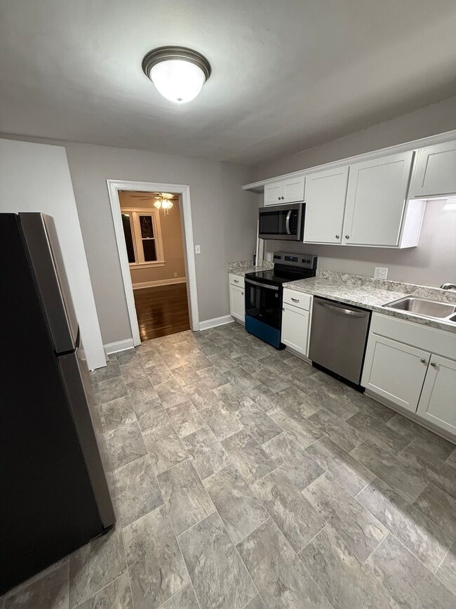 Photo - 2 Bedroom 1 Bath Home For Rent Near Madison Street!