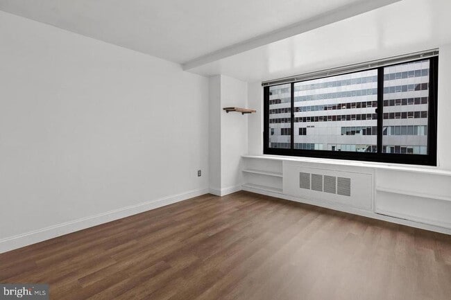 Building Photo - 1021 Arlington Blvd Unit 609