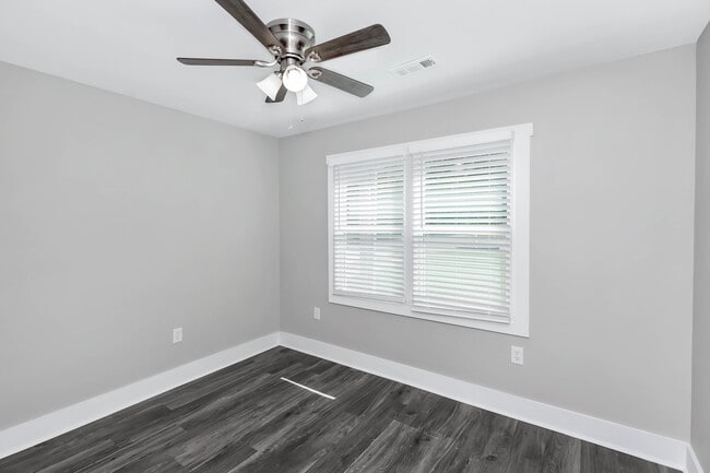 Photo - 908 Fairway Dr NW