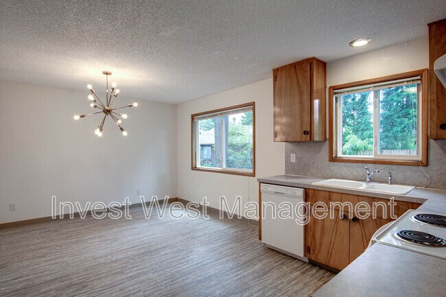 Photo - 8903 NE 36th St