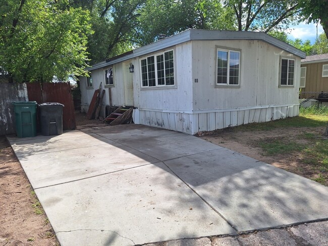Photo - 512 Windsor Ln