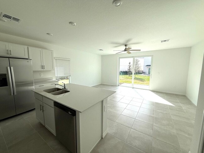 Photo - 3-Bed/ 2.5- Bath Modern Townhouse in Lakewood Ranch Premier Community- LOW MOVE-IN COSTS!