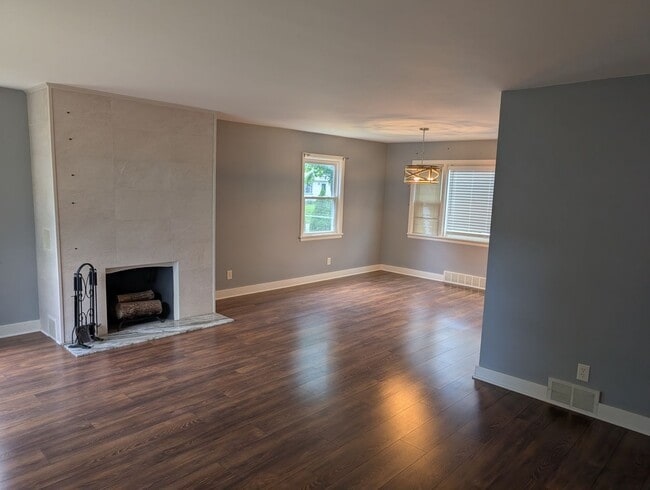 Photo - 111 Eastmoreland Dr