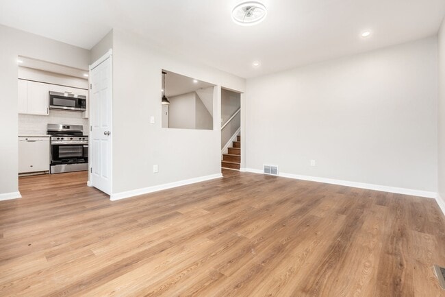 Photo - 2652 Landsburn Dr