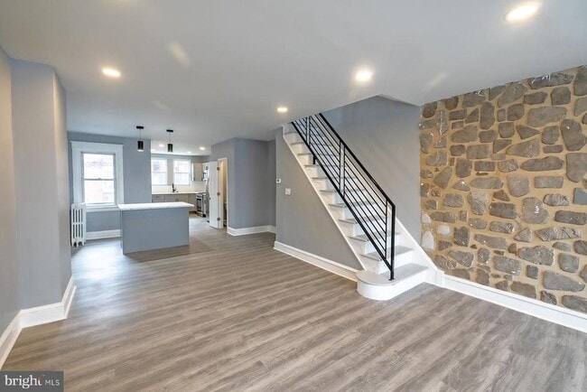 Building Photo - 3104 Stirling St