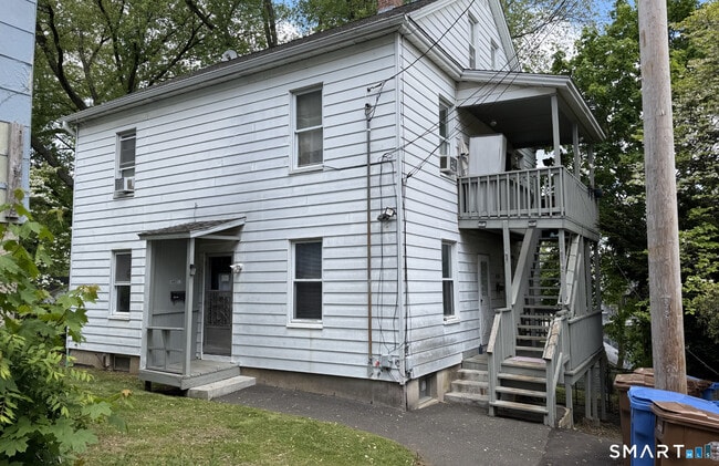 Building Photo - 109 1/2 Oak Ave