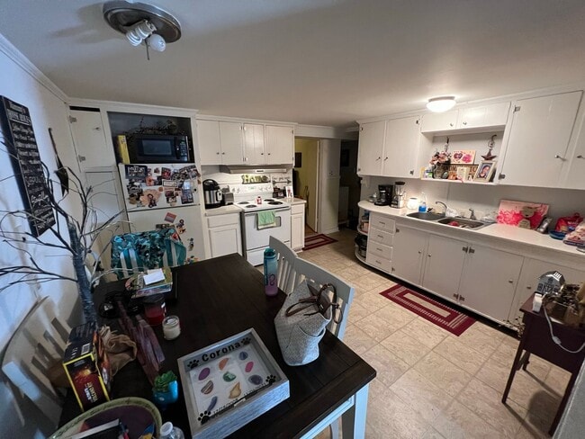 Building Photo - 25 Park Ave Unit 2 Rental