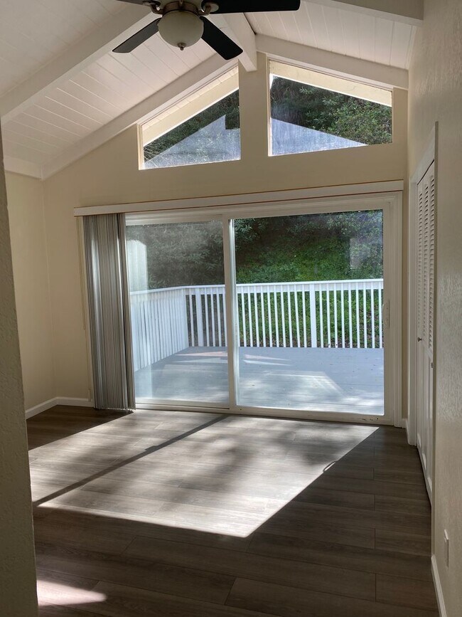 Photo - 2078 Donald Dr