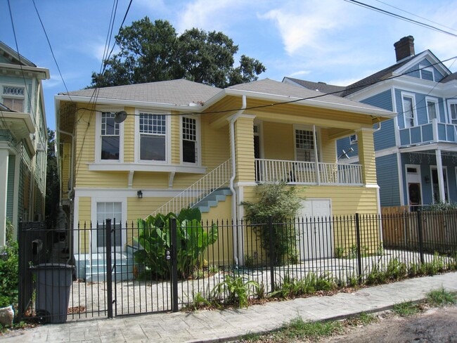 Building Photo - Uptown Beauty !!