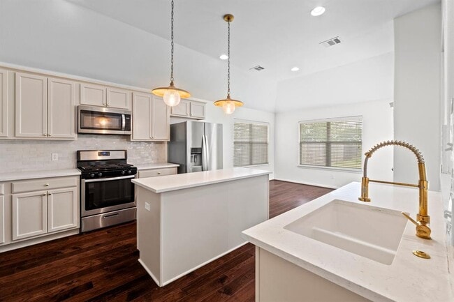 Photo - 7113 Cromarty Ln