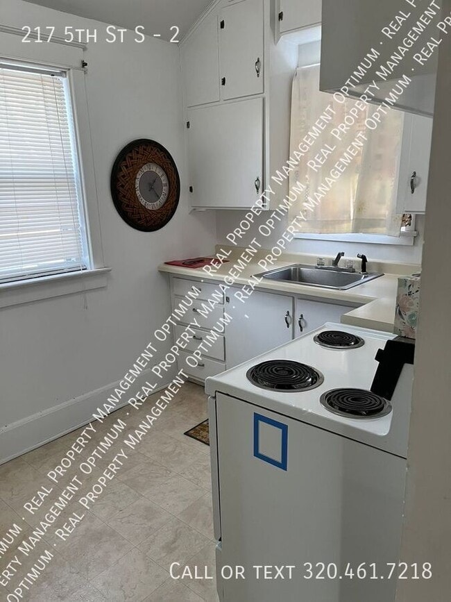 217 5th St S Unit 2