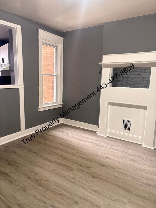 Photo - 3127 Baker St
