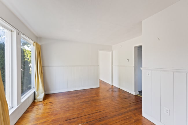 Photo - 1281 Main St