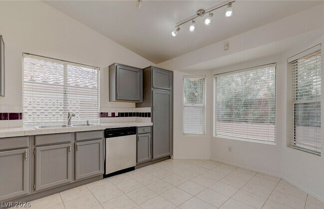 Building Photo - 7225 Scenic Hills Dr