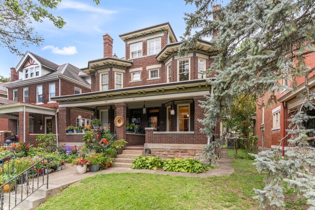 Photo - 643 Linwood Ave Townhome