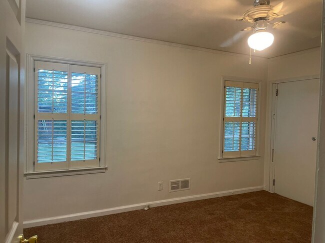 3039 Lynn Dr SW