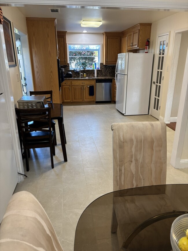 Photo - 520 Linford Pl