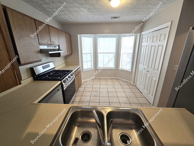 Photo - 1036 Thornwoode Ln